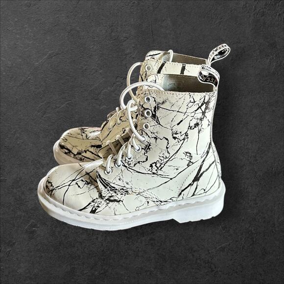 DR MARTENS 1460 BOOTS -WHITE BLACK MARBLE WOMEN SIZE 7 EU 38 MENS 6 - Picture 3 of 11